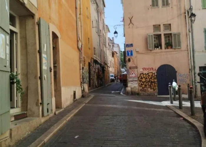 Plein Coeur Du Quartier Du Panier . Chaleureux T2.