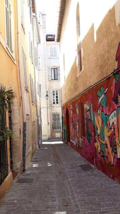 Plein Coeur Du Quartier Du Panier . Chaleureux T2. Apartment *