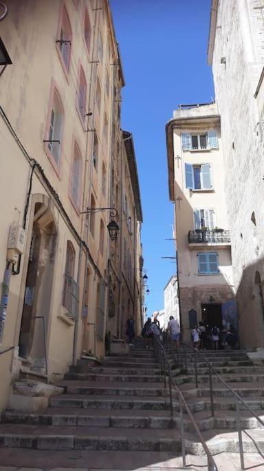 Apartment Plein Coeur Du Quartier Du Panier . Chaleureux T2. Marseille