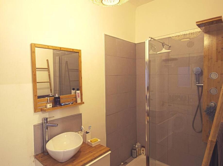 Apartment Plein Coeur Du Quartier Du Panier . Chaleureux T2. Marseille