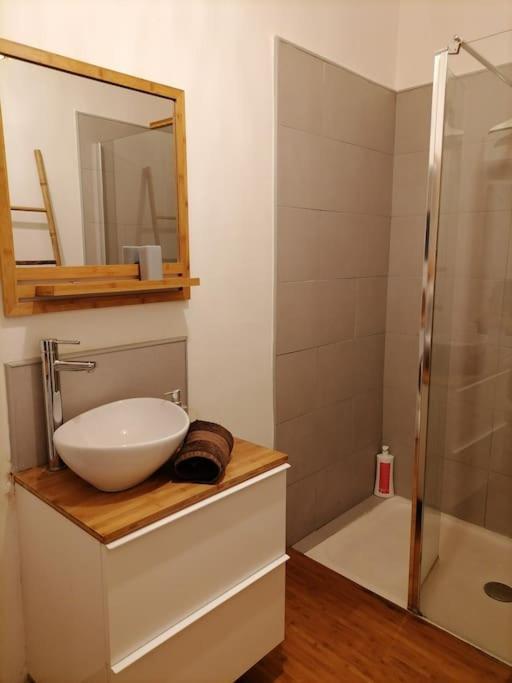 Plein Coeur Du Quartier Du Panier . Chaleureux T2. Apartment Marseille